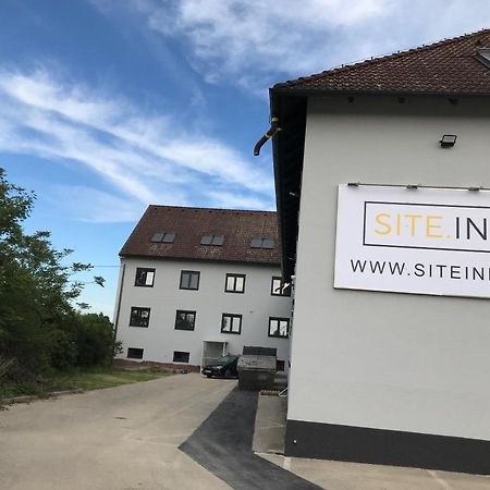 Site.Inn Wien Himberg Exterior photo